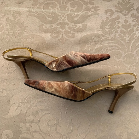 Bandolino Velvet Heels - Picture 3 of 5
